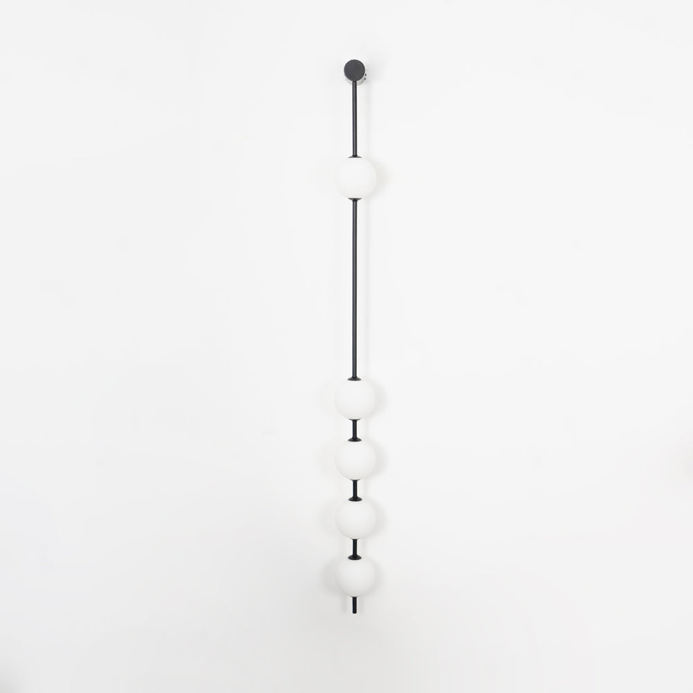 Vertical Balls Wall Lamp 5 Lamps: ∅ 4.7″ x H 62.2″ / Dia 12cm x H 158cm / Black & Plastic Ball / Warm White Wall lamp