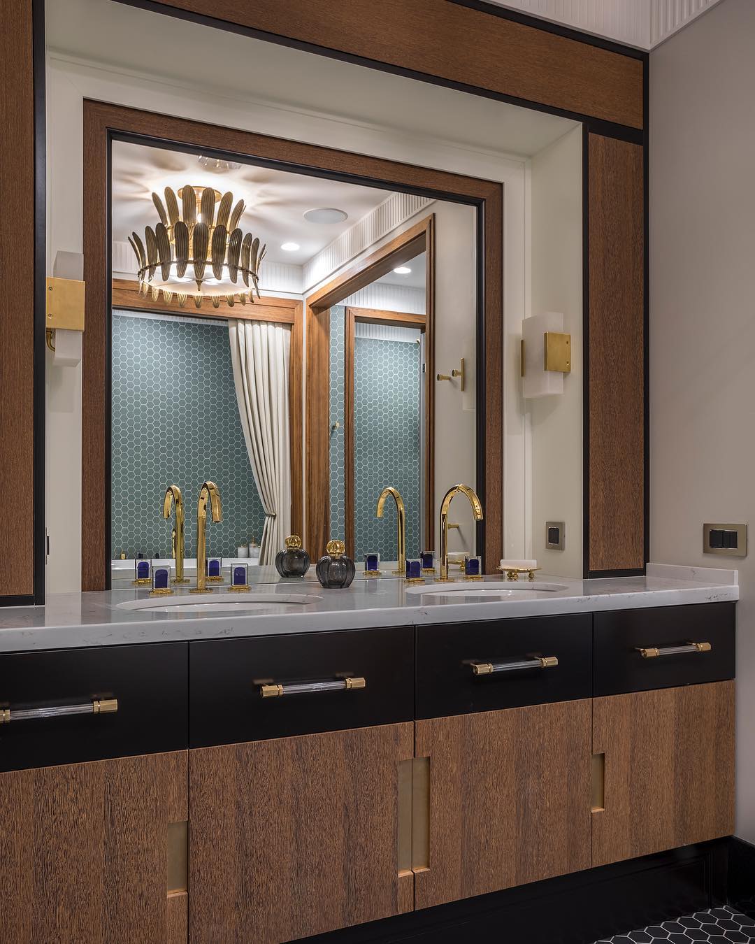 Vintara Acrylic Brass Chandelier