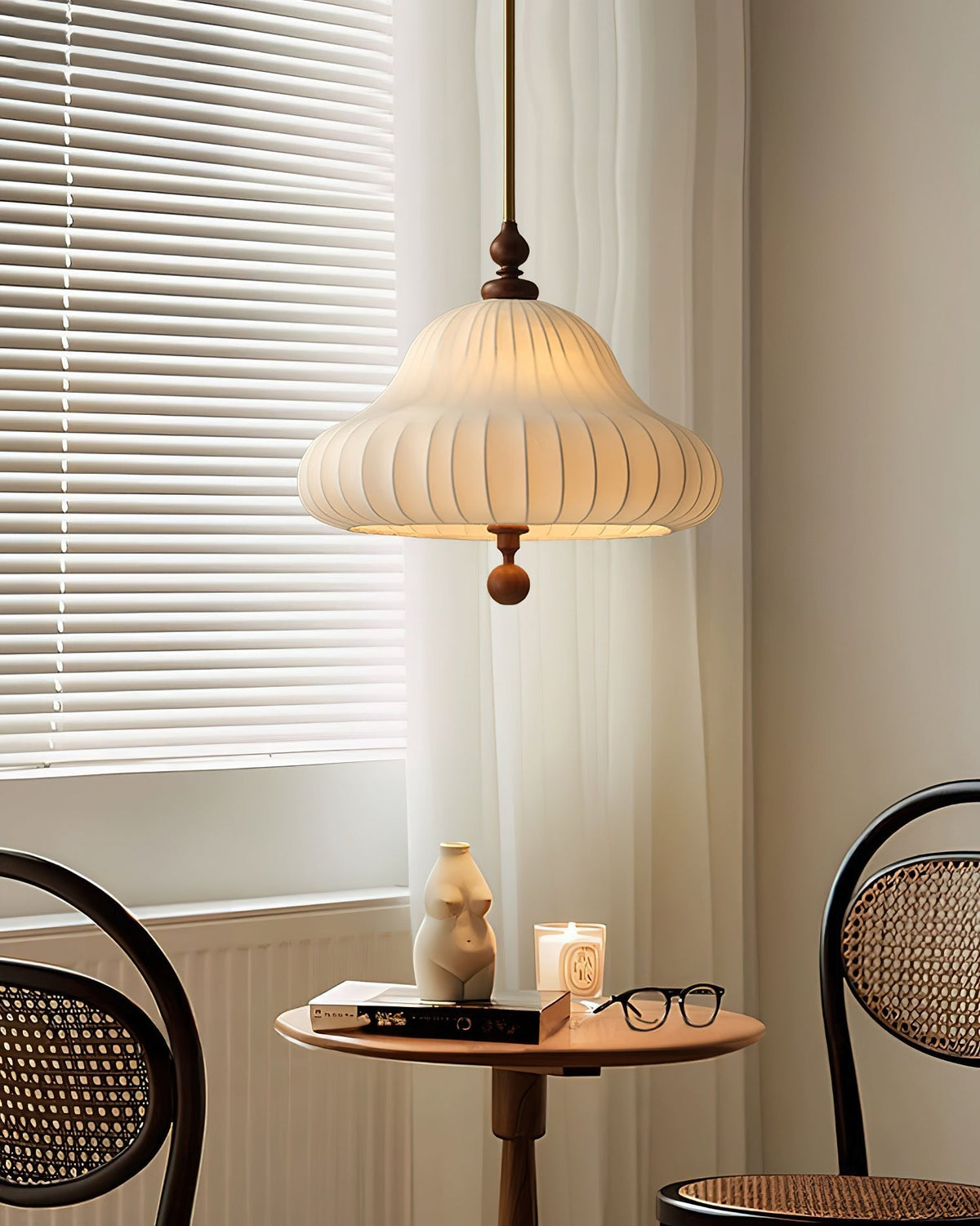 Isabella Bloom Pendant Light ∅ 19.7″ x H 17.7″ / Gold & White Pendant light