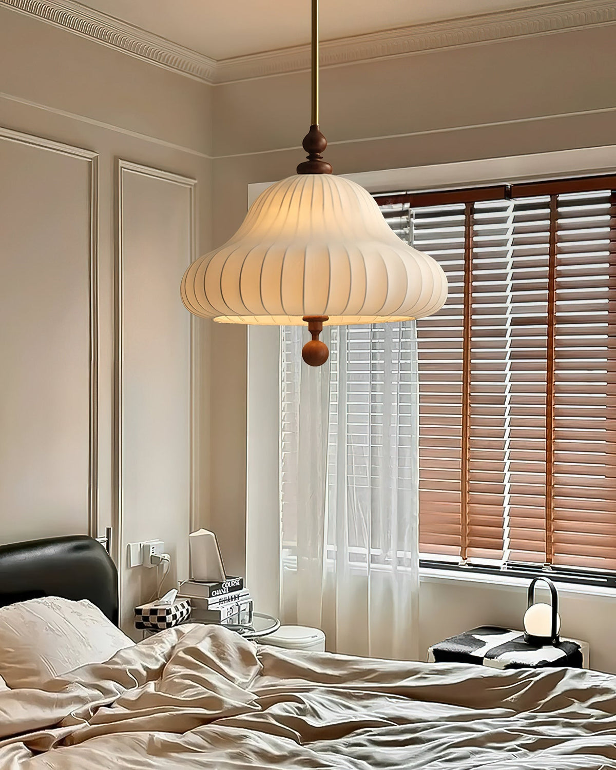 Isabella Bloom Pendant Light ∅ 19.7″ x H 17.7″ / Gold & White Pendant light