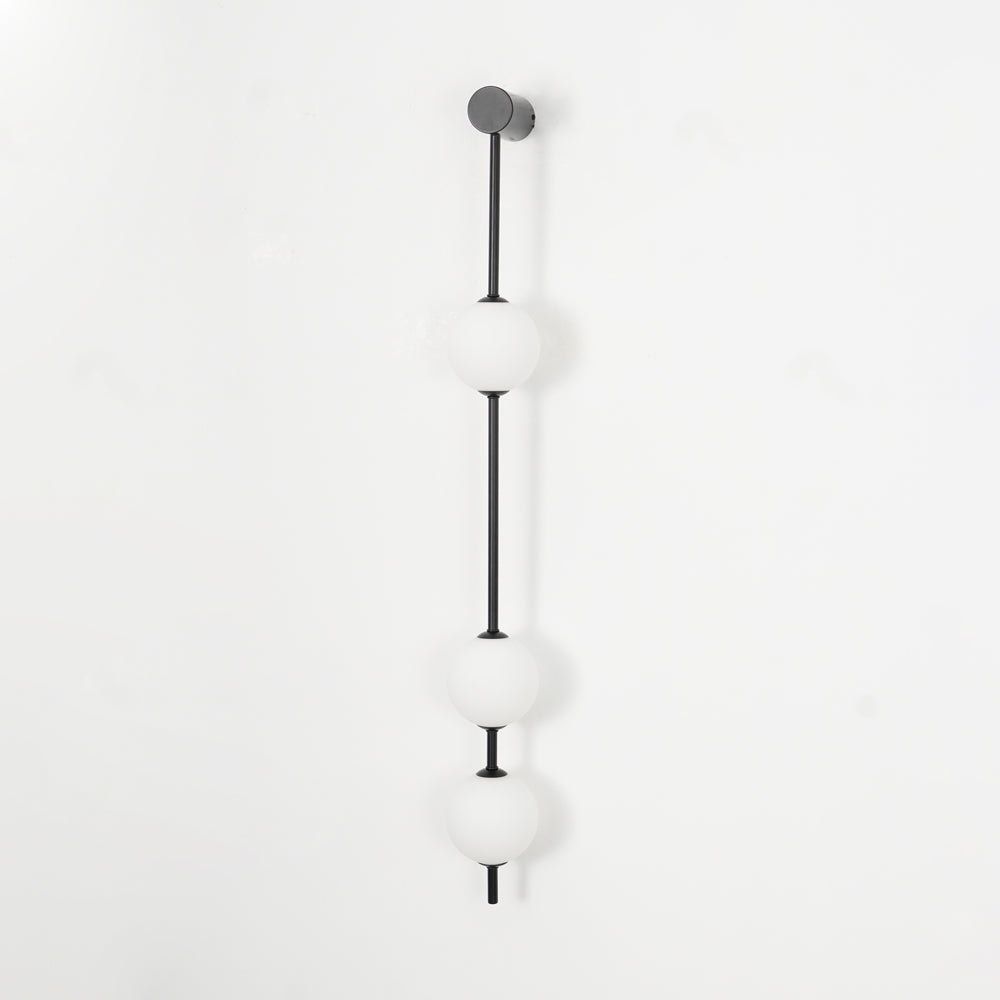 Vertical Balls Wall Lamp 3 Lamps: ∅ 4.7″ x H 40.6″ / Dia 12cm x H 103cm / Black & Plastic Ball / Warm White Wall lamp