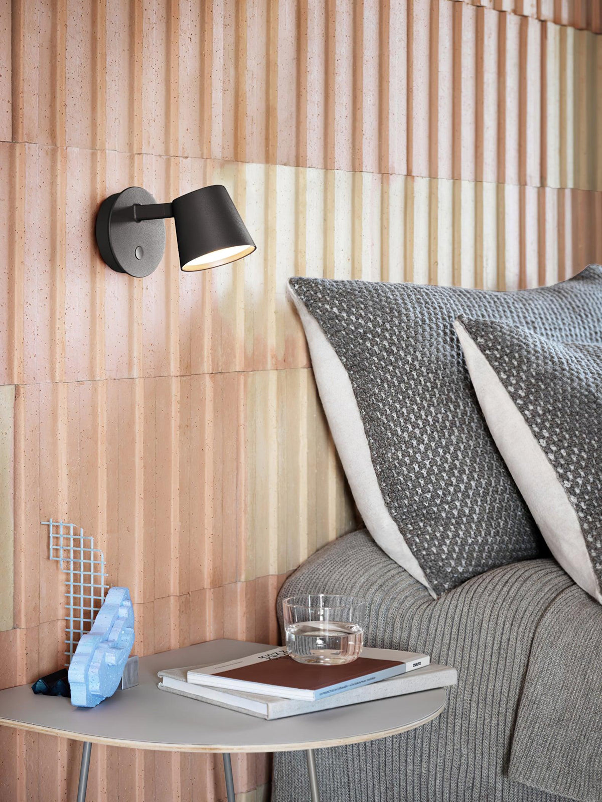 Directional Head Black White Red LED Wall Light