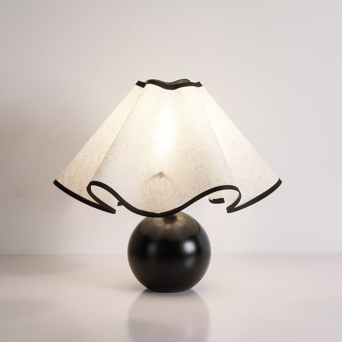 Wavecrest Table Lamp ∅ 15″ x H 12.6″ / Black & Linen color / US Plug Table lamp