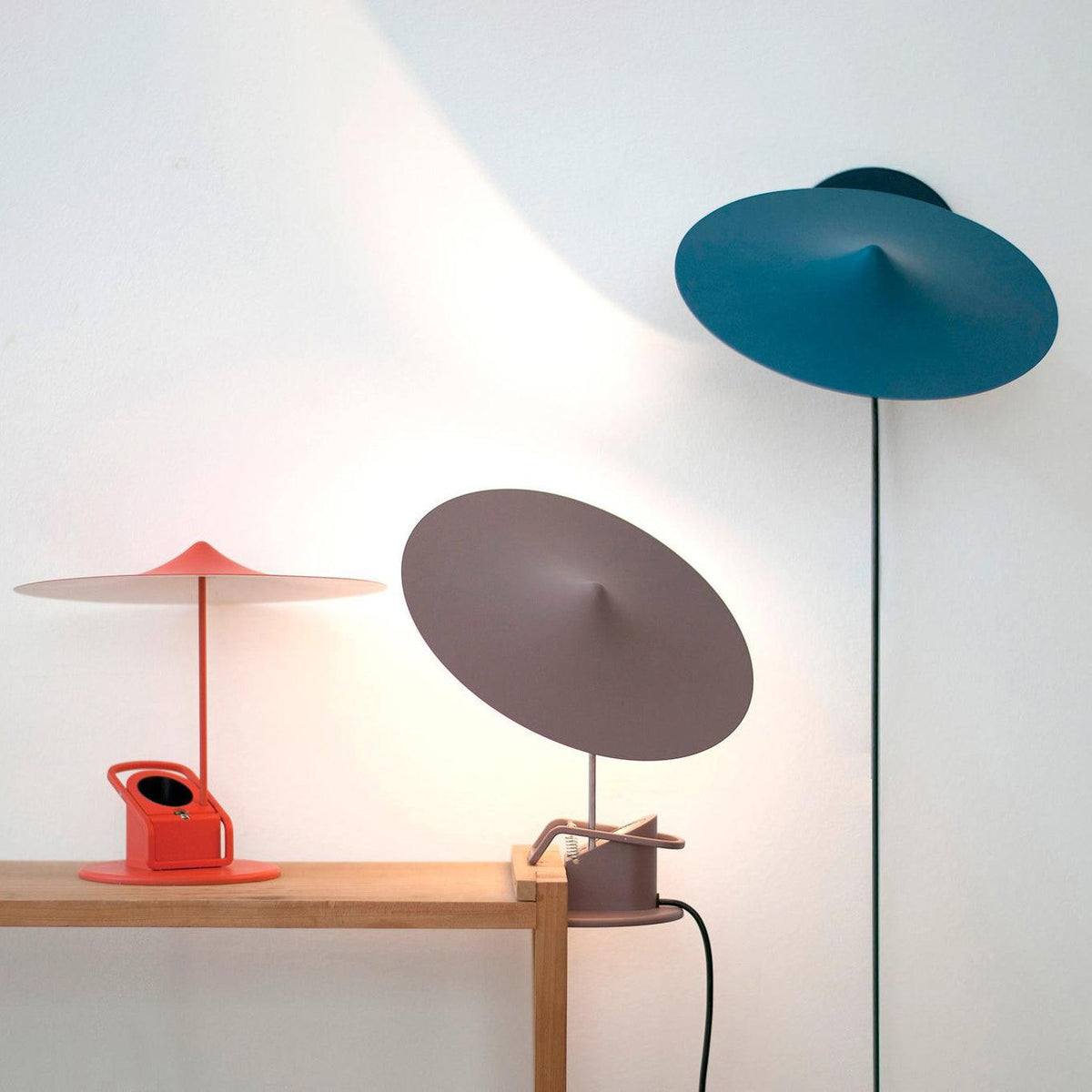 Pintra Adjustable Color LED Table Lamp