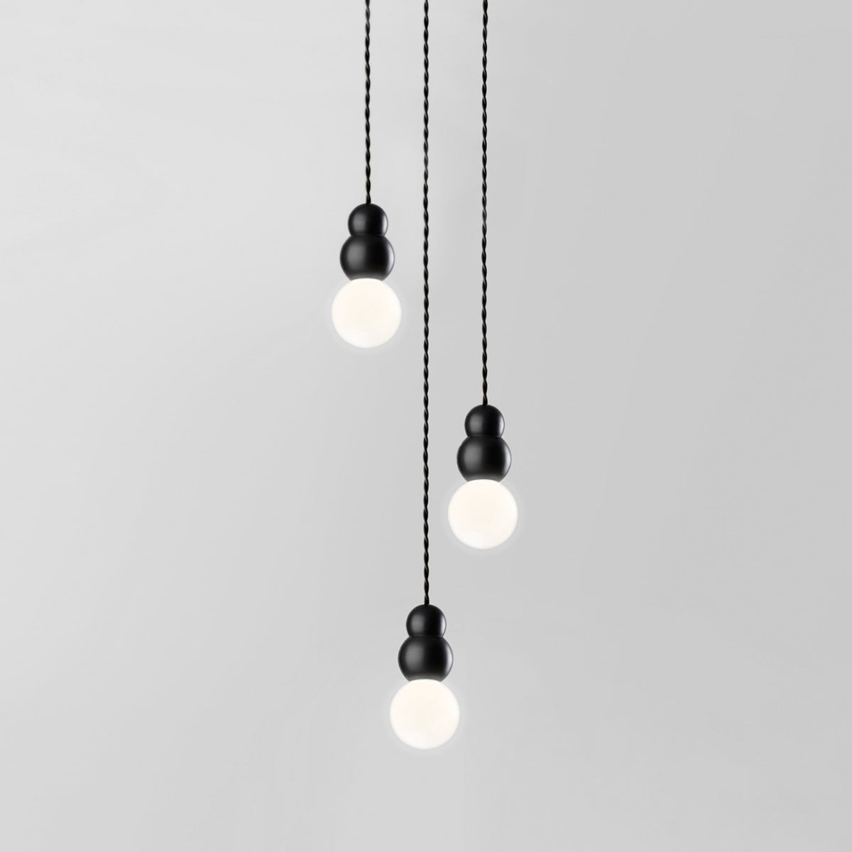 Ball Series Pendant Light 3heads ∅ 3.9″ x H 6.81″ / Dia 10cm x H 17.3cm / Black / Hanging Cable Pendant light